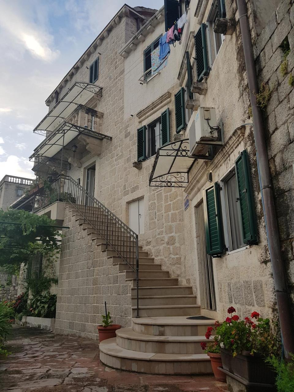 Gudelj Apartments Perast Buitenkant foto