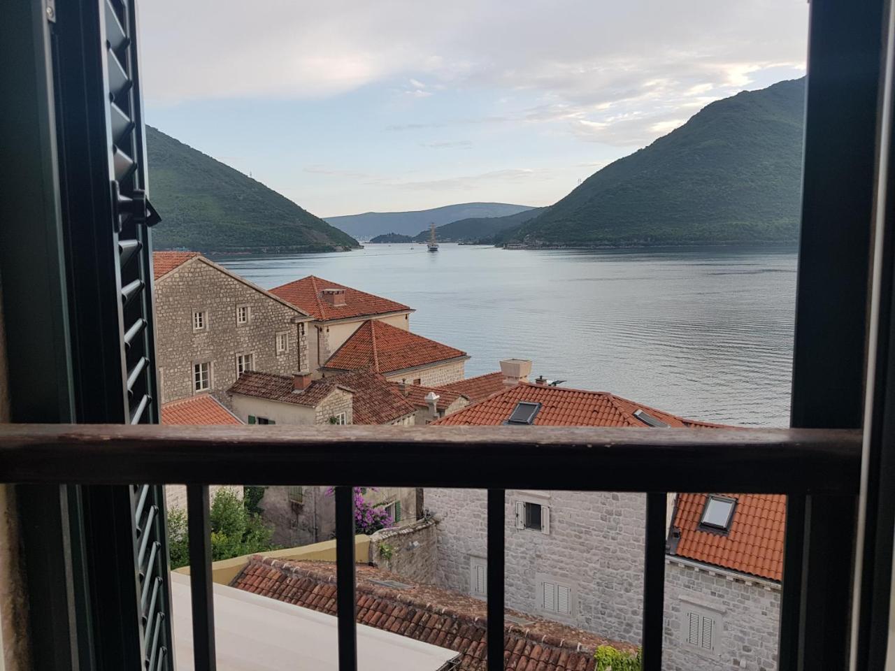 Gudelj Apartments Perast Buitenkant foto